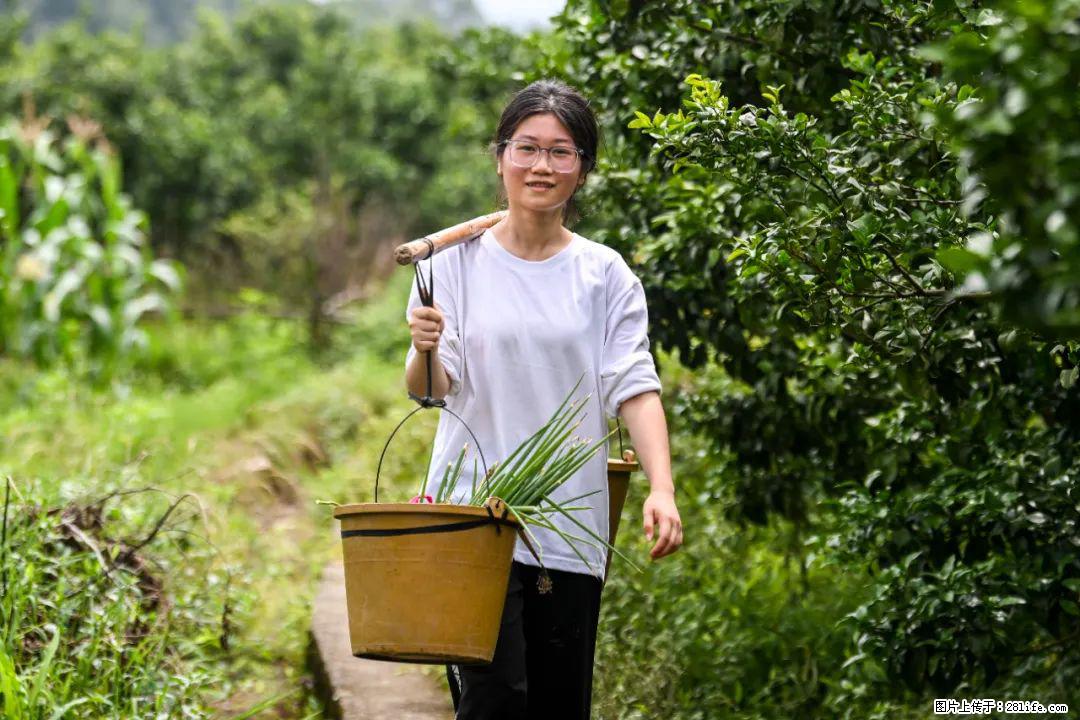 全网追的“扁担女孩”,找了一份暑假工,时薪12元 - 扬州生活资讯 - 扬州28生活网 yz.28life.com