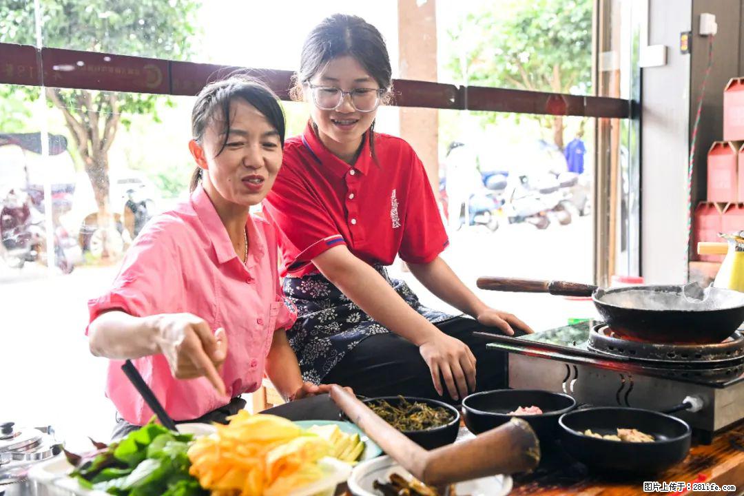 全网追的“扁担女孩”,找了一份暑假工,时薪12元 - 扬州生活资讯 - 扬州28生活网 yz.28life.com